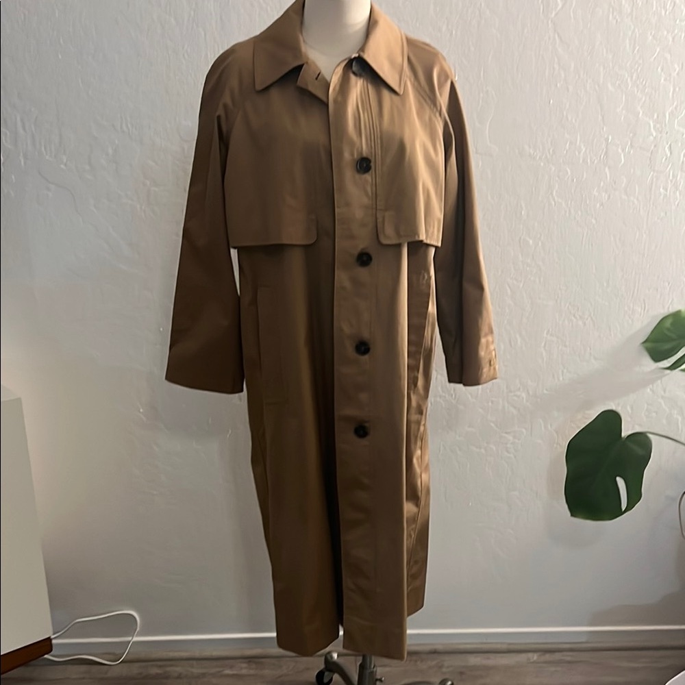 Everlane Tan Trench Coat with Classic Design